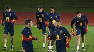 关于智利球员在足球比赛中精彩表现获得勝利的信息