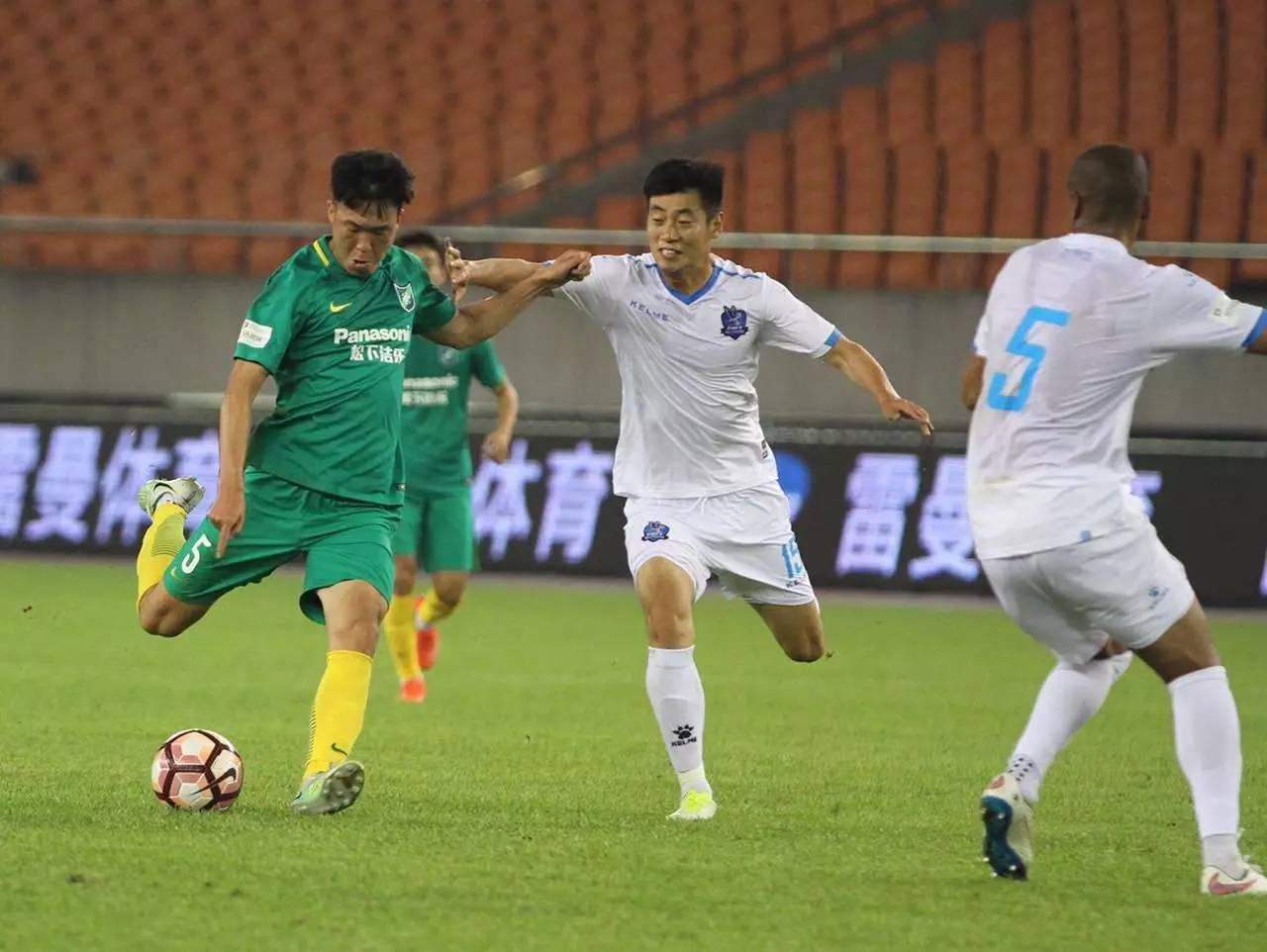 关于杭州绿城继续保持不败战绩，展现出球队的强大实力的信息