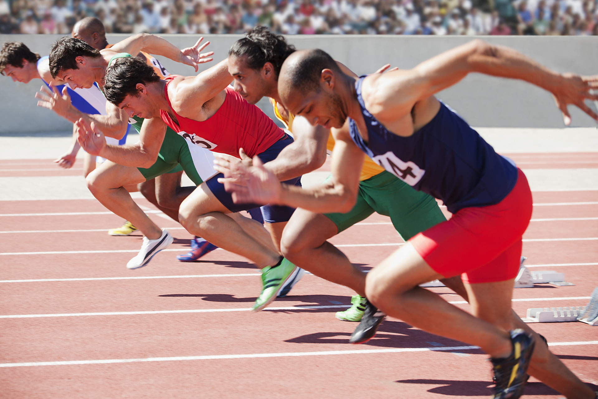 球员们在激烈比拼中展现出色的技术与意志