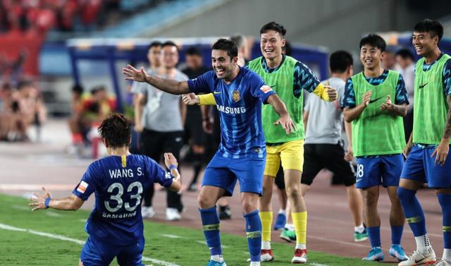 关于广州恒大客场挫败江苏苏宁，坚守领跑榜首期望再创佳绩的信息