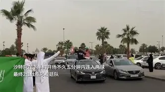 利物浦主场大胜，球迷狂欢庆祝胜利